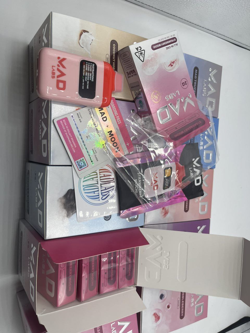 MAD LABS 2G DISPOSABLE Experience the next evolution of convenience and potency with the MAD LABS 2G Disposable Vape.