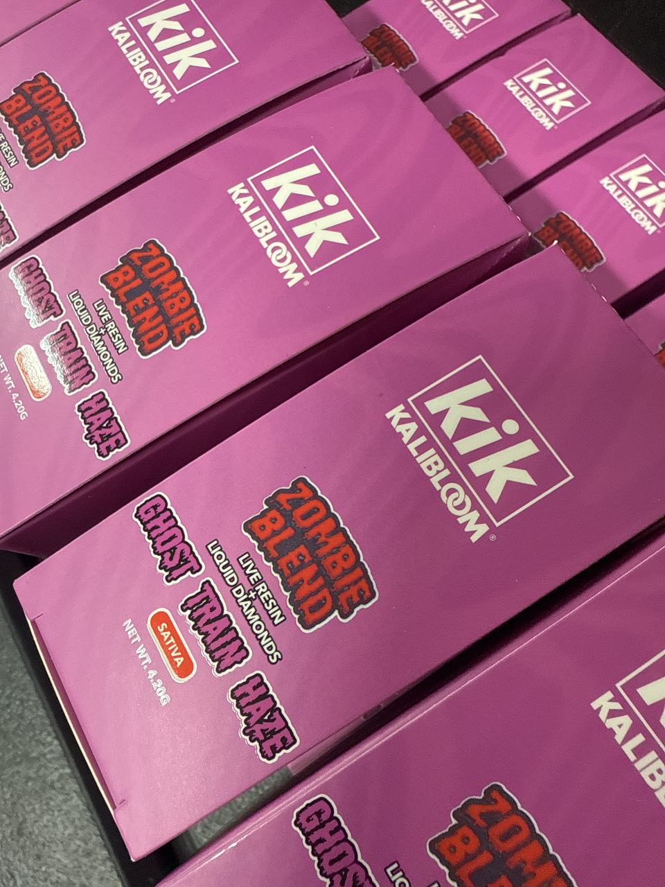 KIK 4G Disposable KIK 4G Disposable, the perfect choice for on-the-go vaping enthusiasts.