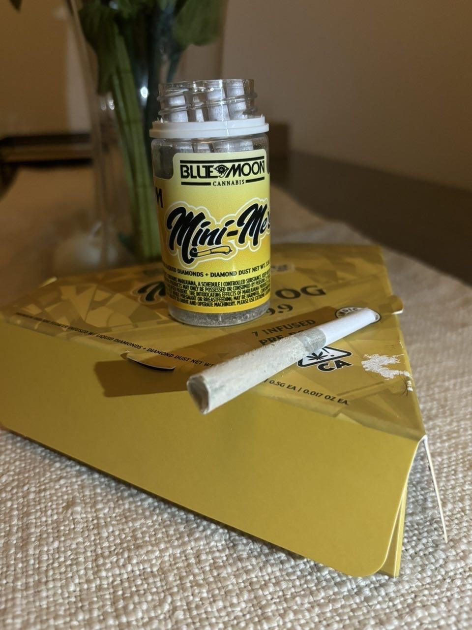 BLUE MOON Mini Me's Infused Pre Rolls BLUE MOON Mini Me's Infused Pre Rolls | Liquid Diamond x Diamond Dust Infusion. Experience ultra-potent, heavy-hitting effects from our premium mini pre-rolls, infused with pure THCA diamonds for a powerful, smooth smoke. For the connoisseur with a high tolerance.